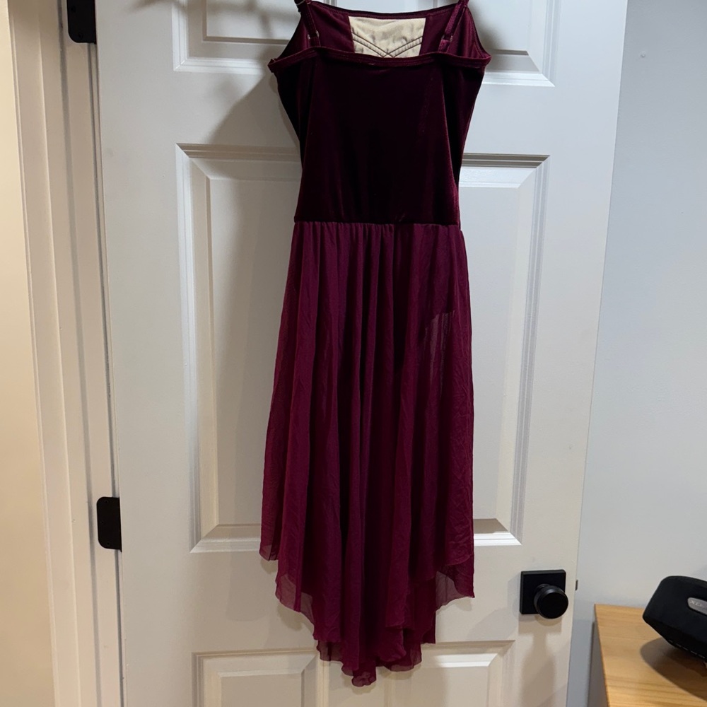 Elegant Burgundy Midi Dress - Picture 5 of 5